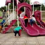 Cách chơi cầu trượt an toàn cho bé mầm non